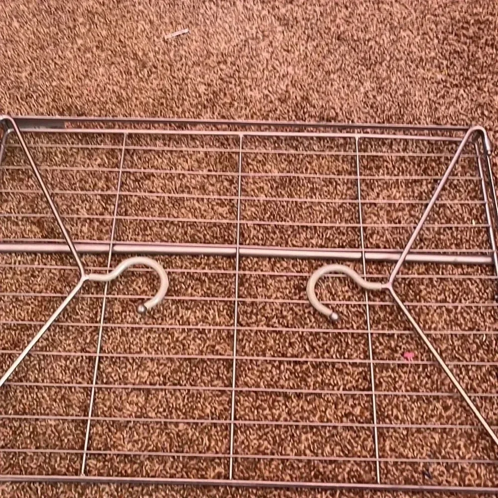 Metal closet rack